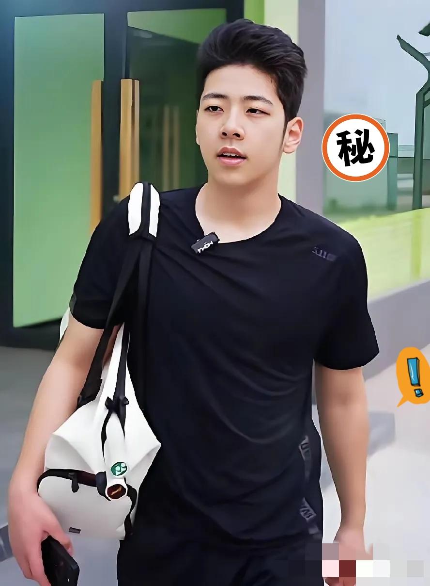 不是那块料，偏要往里挤，这话放在郭涛儿子身上，真不冤枉。

郭子睿连着两年没考上