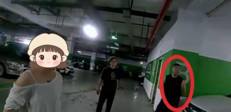 全程抵赖拒不承认！浙江女子购物归来撞见陌生男子坐自己车内，死胡同拦截报警，贴身藏