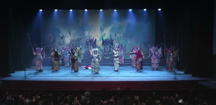 《主角》里《杨门女将》这折子戏质感依旧在线，这些大靠真挺美的。 