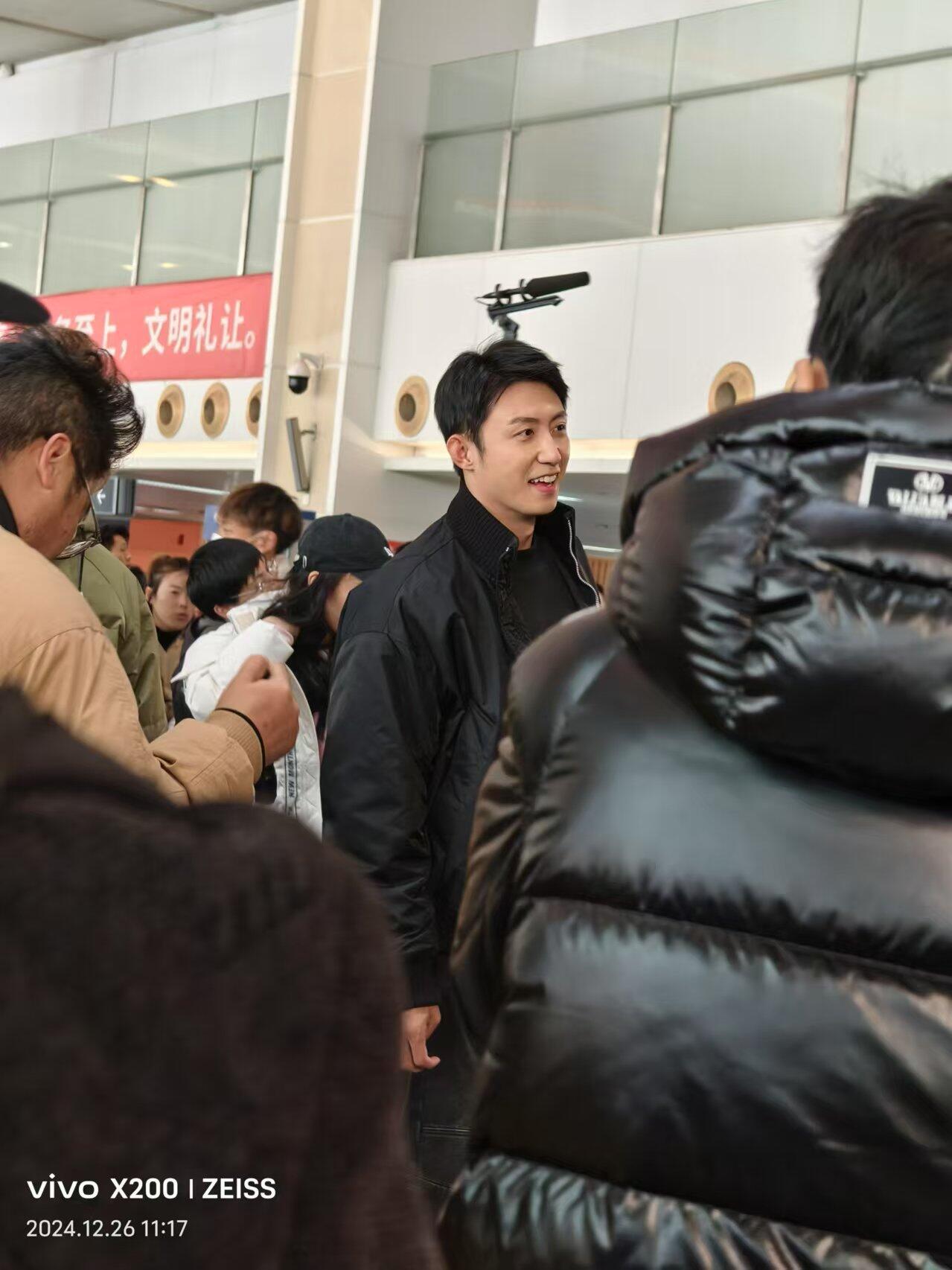 黄景瑜[超话]  黄景瑜冬至  黄景瑜罚罪2  我们枫也好好看[哇][哇]cr: