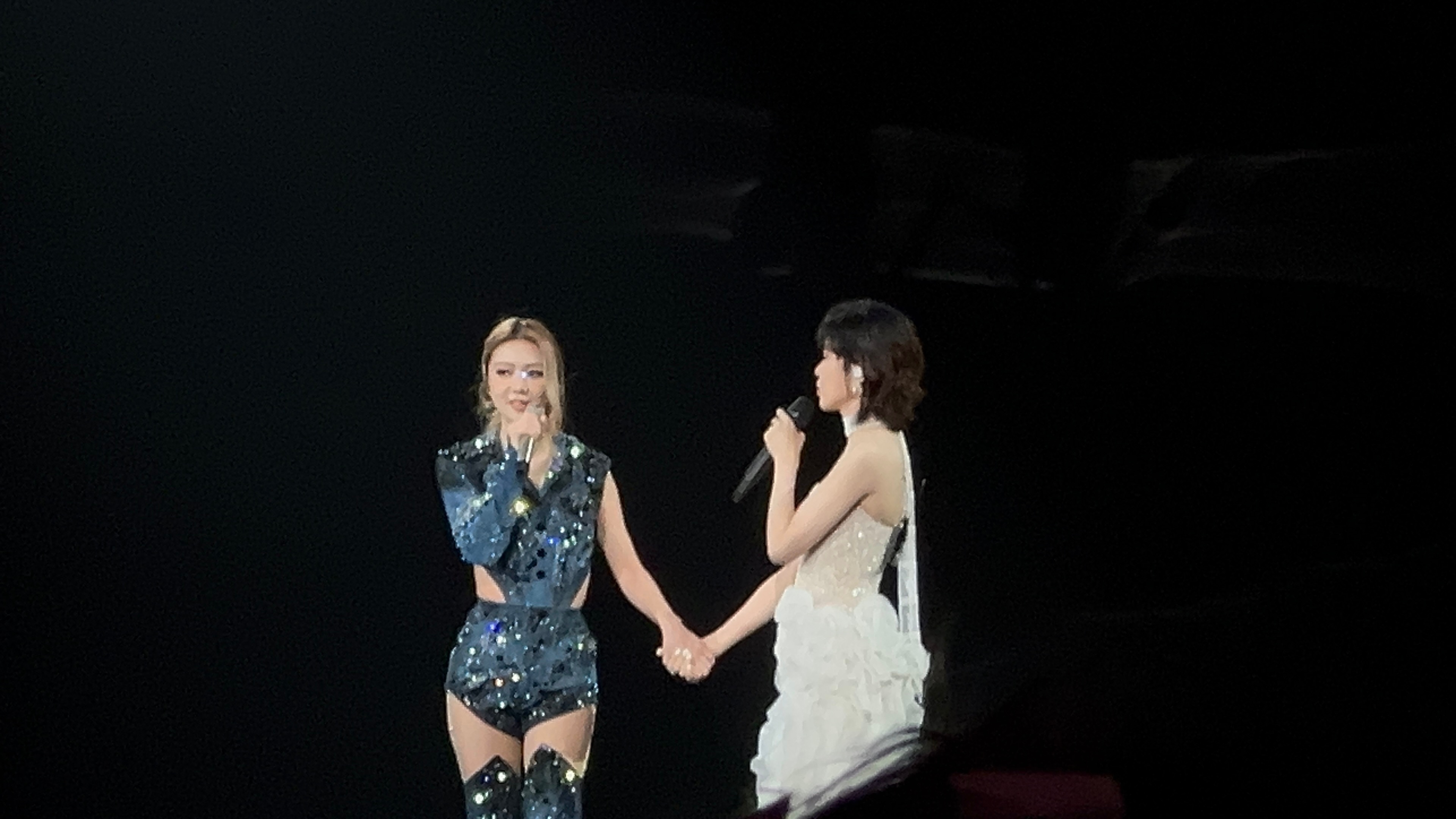 薛凯琪LetMeLoveYou巡回演唱会果然美女和美女都是惺惺相惜*.。(๑･∀