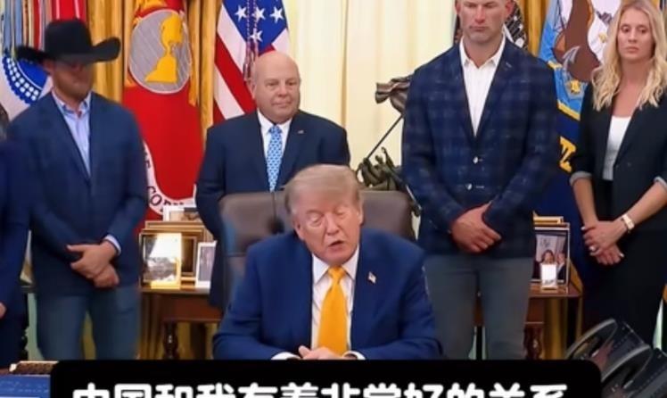 特朗普一边转发“真正威胁不来自中俄”的帖子，一边又拿格陵兰岛说事要防范中俄，嘴上