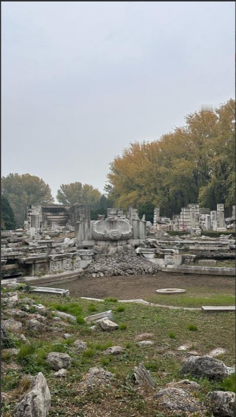 别再搞错了！烧圆明园的不是八国联军，是1860年的英法联军。
 
估计不少人都跟