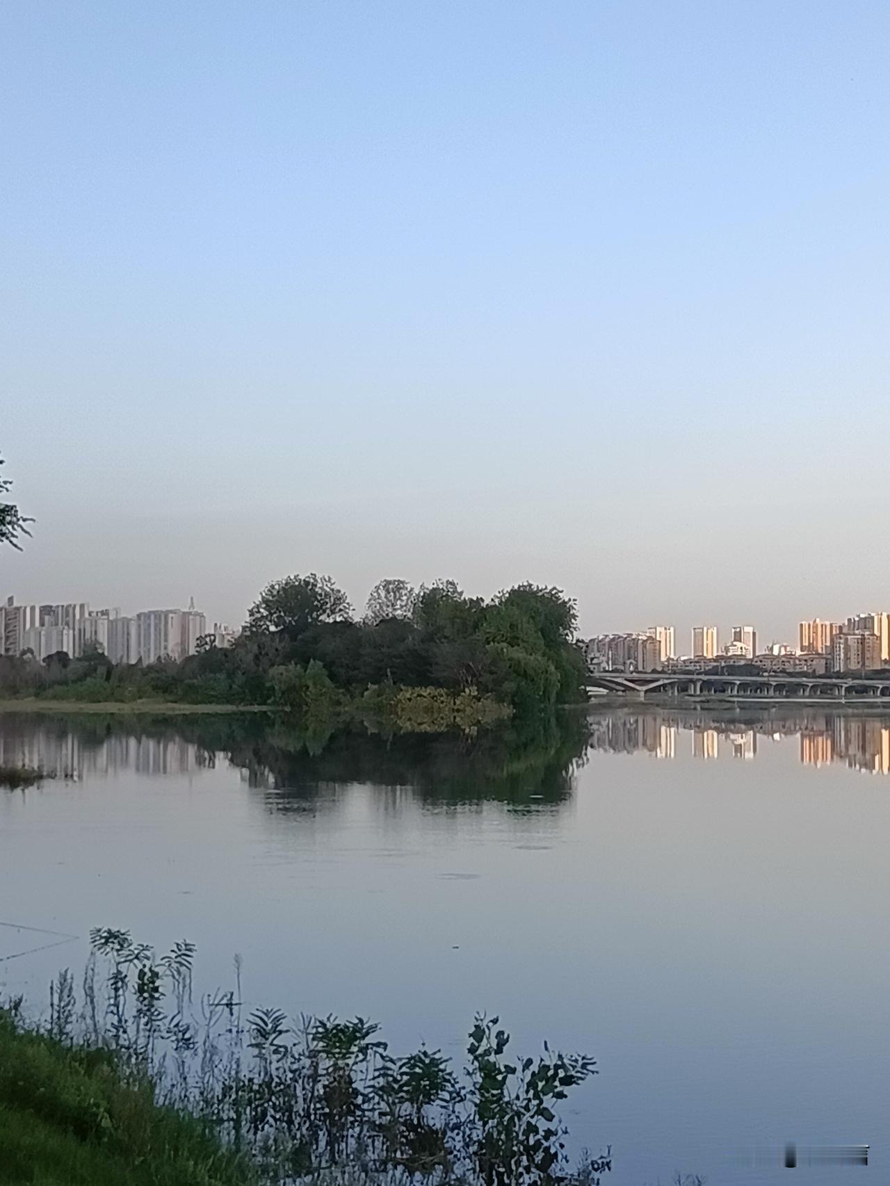 白河之湄    览物之情
（二十二）、一川水，明如镜，影湛波平

九、十月，连阴