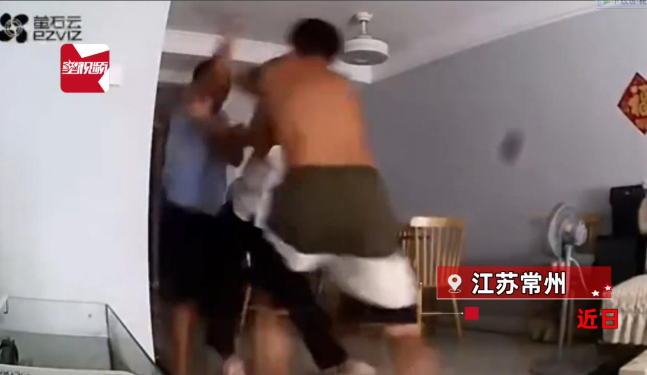 江苏常州，女子的楼上在装修，吵得他们无法正常生活，就在他们烦躁不已时，楼下邻居竟