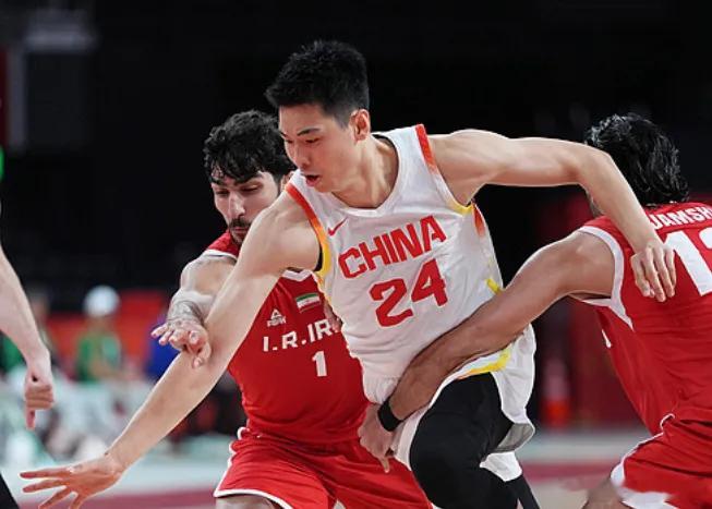 中国男篮集训四个月多，完全不尊重竞技体育运动员状态调整的基础规律，导致球员状态全