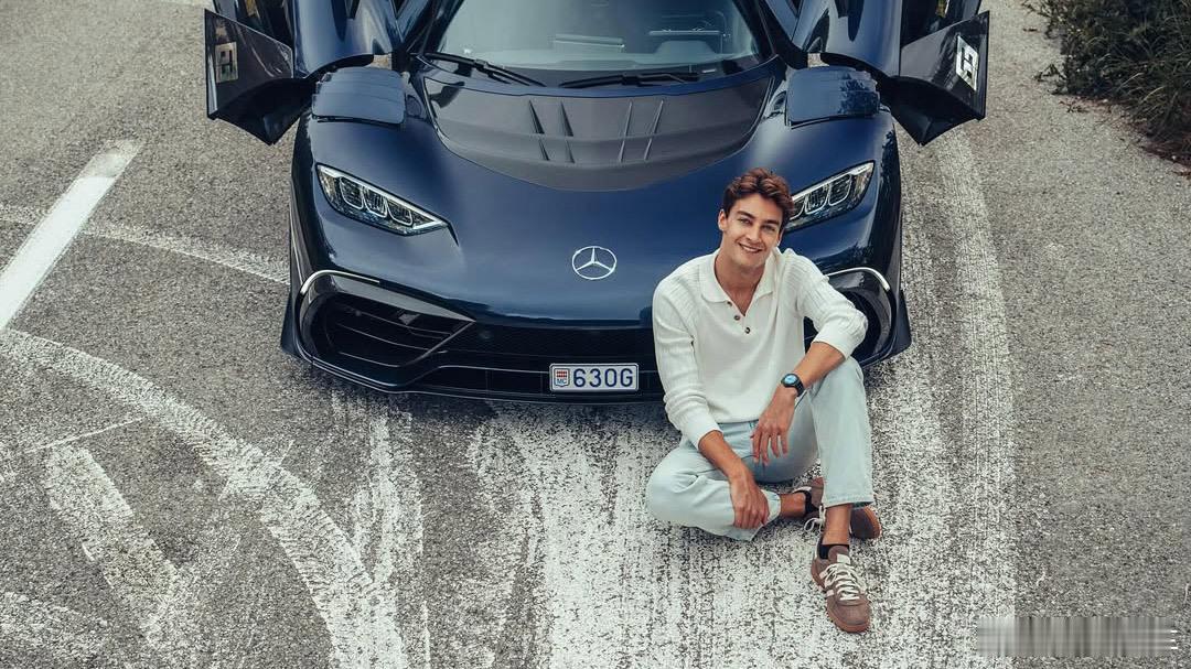 拉塞尔提车  AMG ONE   用了自己的号码6363对AMG也是个非常有意思