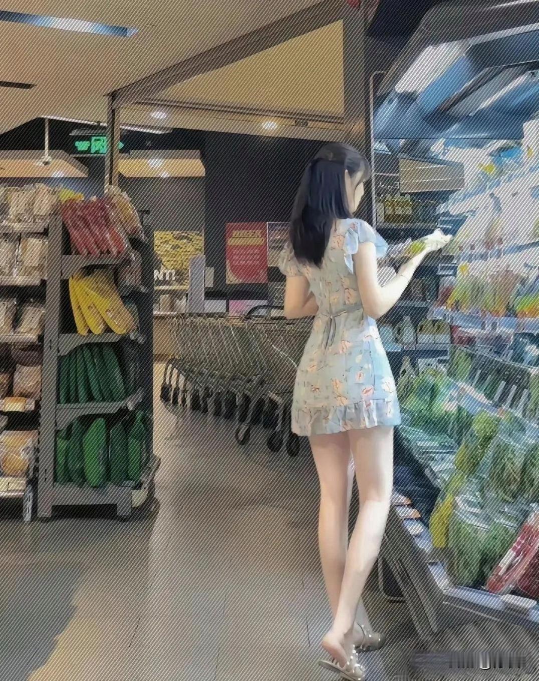 想不想帮她推个购物车？