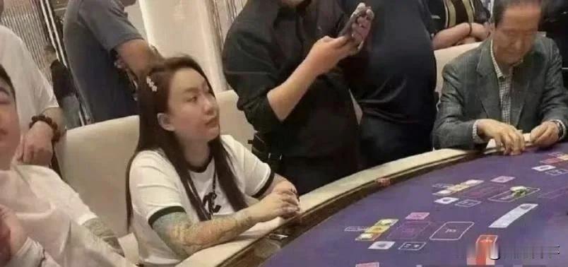 刘大美被拍澳门d博！

            惊爆，有网友在澳门拍到 刘大美在