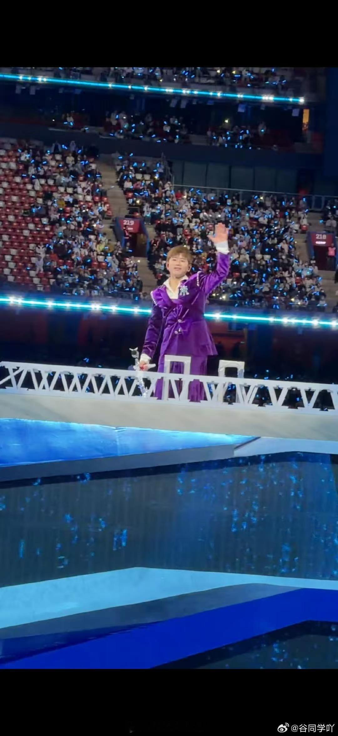 没点正气都来不了张杰演唱会 张杰演唱会最大的魔力是，它会让你相信美好的东西。不是