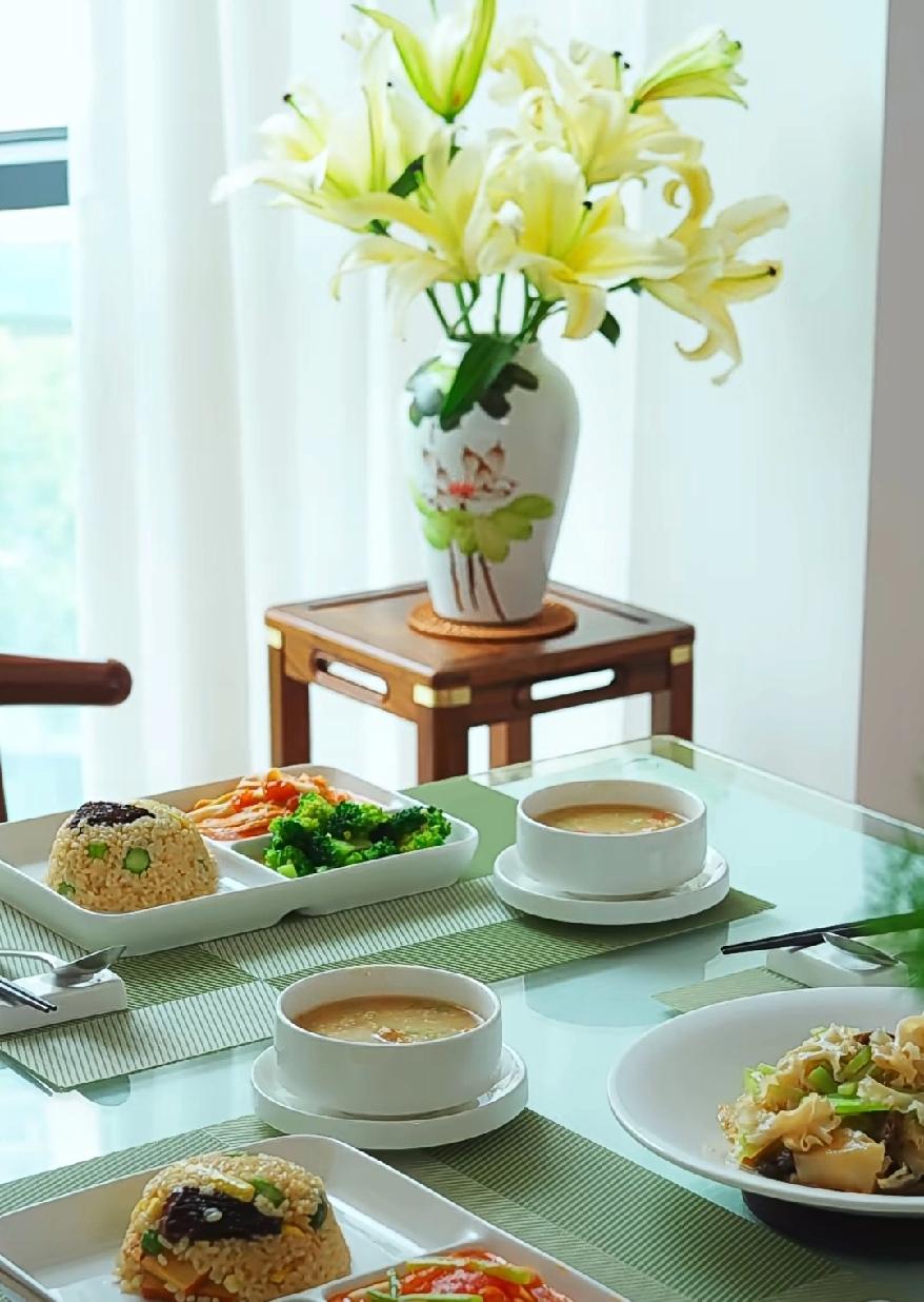 每日分享一句人生感悟享受慢慢做一件事的过程本身就是一件非常幸福的事，所以不要焦虑