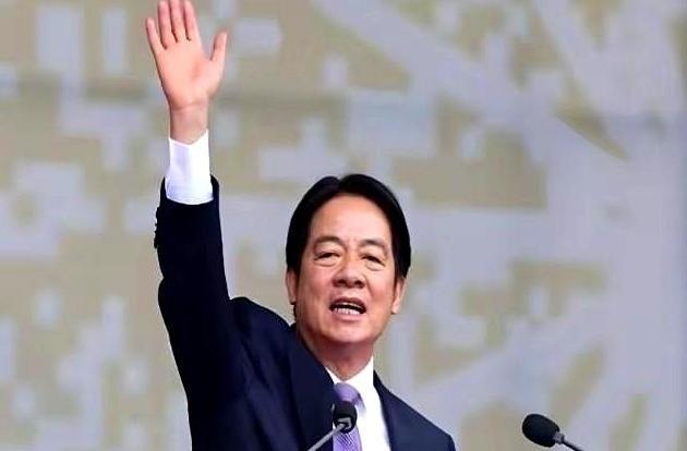 赖清德7月19日在民进党全代会上叫嚣道：“期待全体党工岗位要站起来对抗中国红色恐