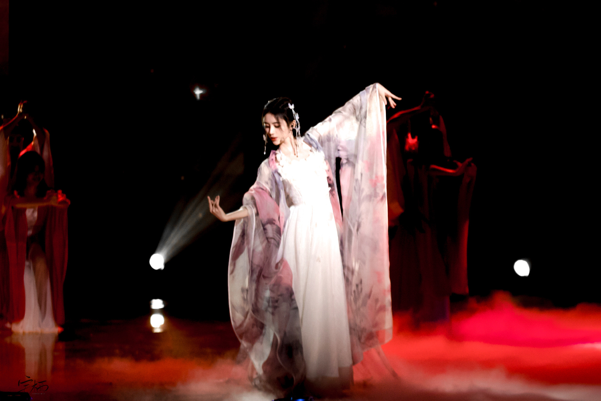 与我共舞一曲吧鞠婧祎  ​​​