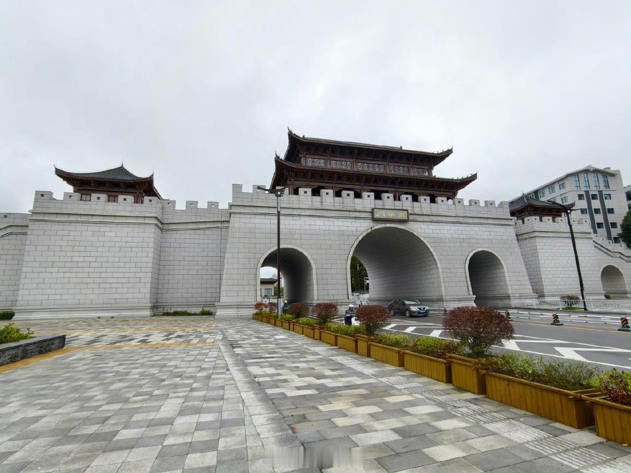 【三明·建宁】

逛东山公园赏自然雅趣，再品尝一碗热腾腾的辣肠粉，烟火与景致相融