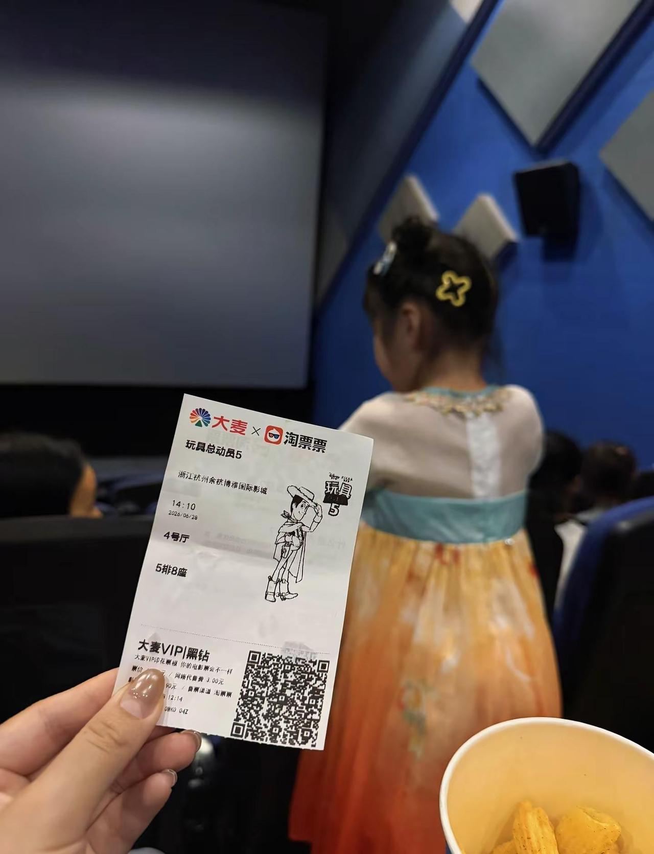 没什么朋友，她就是我最好的朋友——是能一起疯玩的伙伴，随时能分享碎碎念的搭子，她