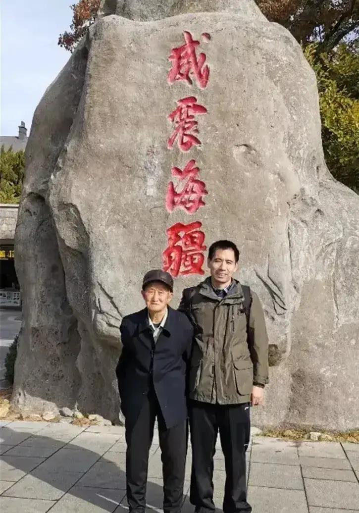 1979年内蒙古那个滴水成冰的残酷冬夜，一对狠心夫妻竟嫌弃刚出生的亲生儿子是累赘