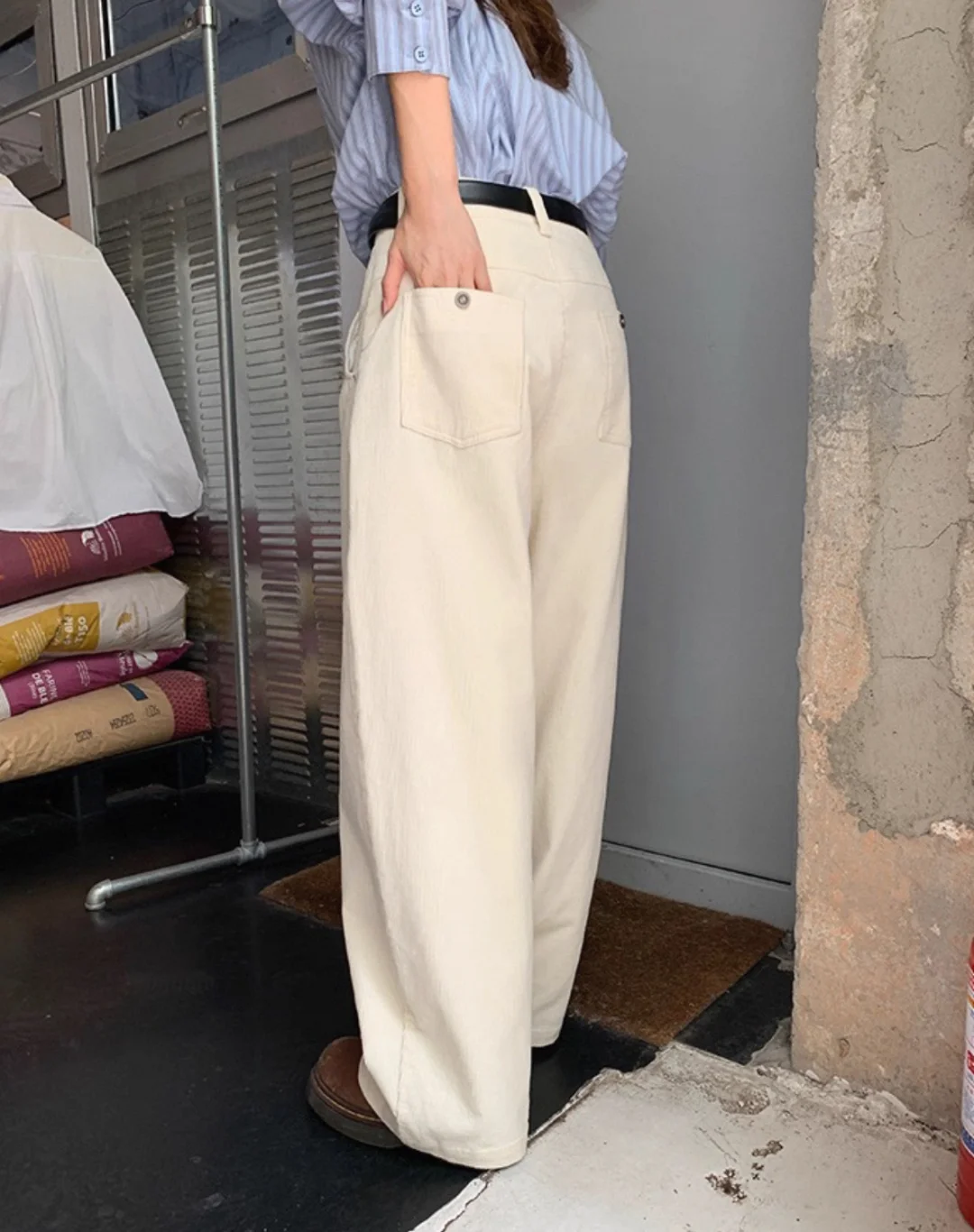 这条灯芯绒裤的软糯感绝了💥爱心刺绣太戳我！