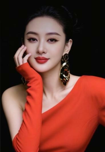 做人实不易，
婚姻更是如此。
很多人认为结婚就是，
把对方牢牢抓在手里，
可最后