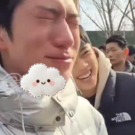 山东艺考生为了备考付出了巨大努力，成功减重65斤，从210斤减到理想状态，展现了