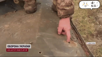 外强中干的豹子。这辆豹2A6，看起来威风凛凛，大可以猎杀俄军坦克装甲车，实际上，