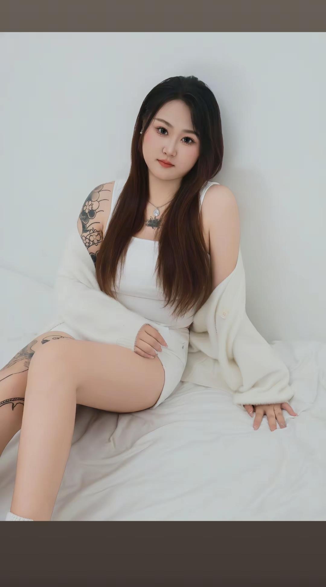 <p>我又心动了 女生拍照姿势 袜子怎么穿最美 </p>