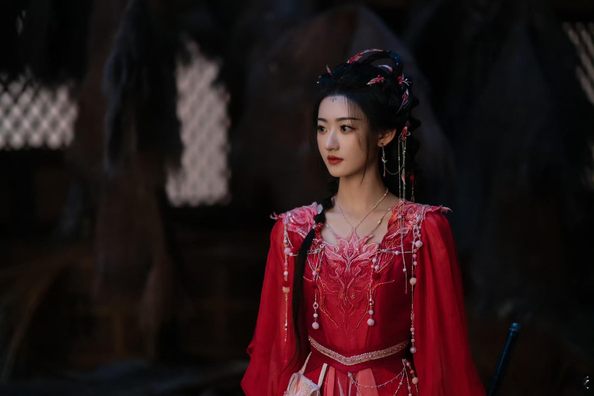 杨雨潼新剧一个人从午夜到清晨 哎呀呀，《暗河传》里杨雨潼演的白鹤淮太让人揪心了！