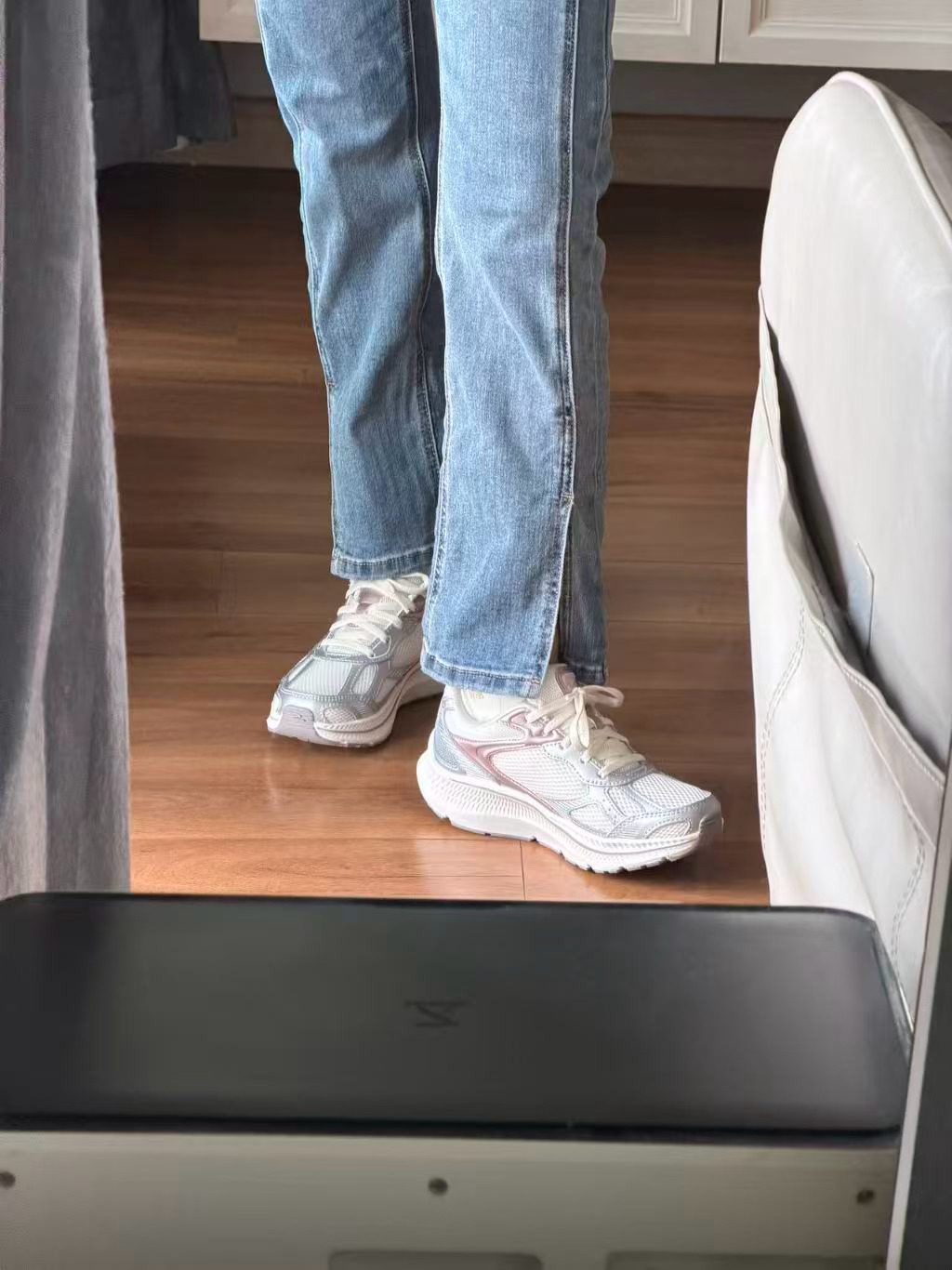 斯凯奇🈵399-50活动到今晚23:59结束🔚还有最后几个小时，有需要的朋友