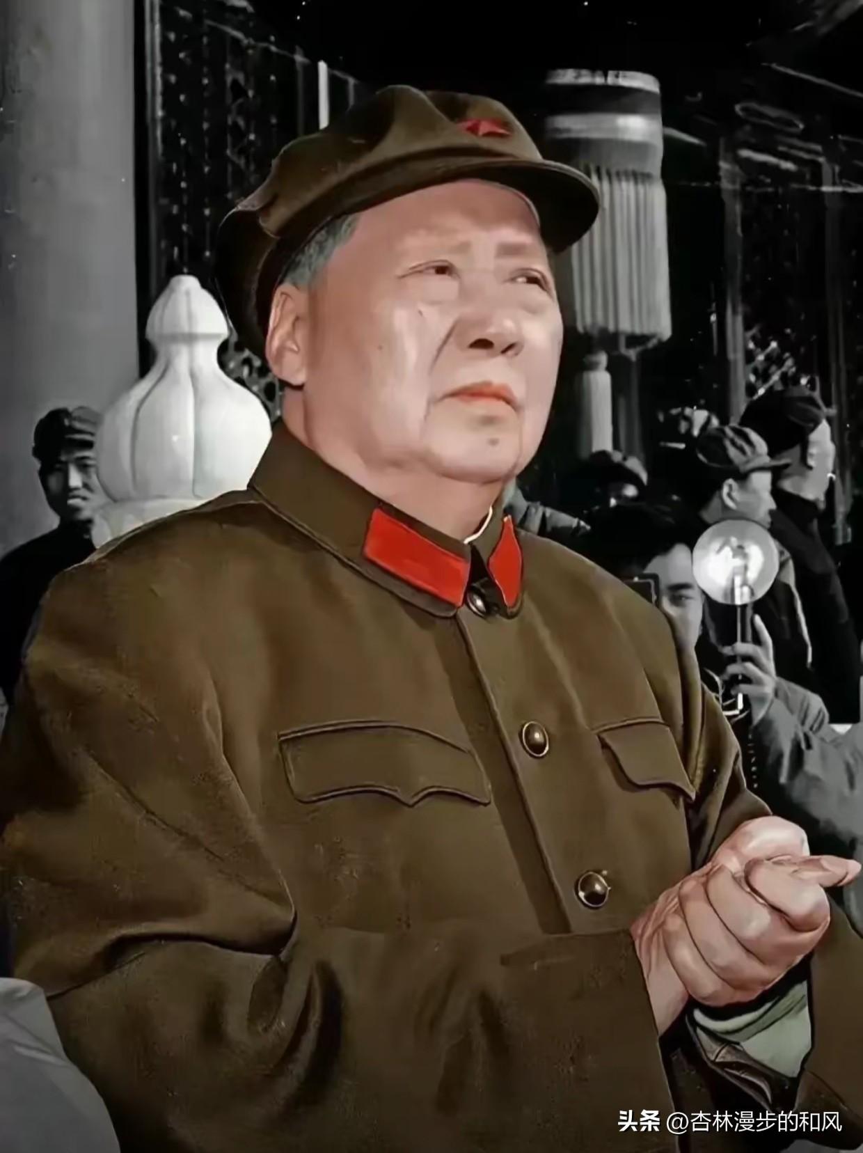 毛主席曾经担忧道：“在中国搞资本主义行不通，只能成为帝国主义的附庸，对外软弱，对