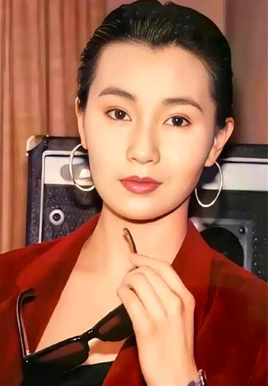 61岁的张曼玉，怎么突然就“杀”回来了？

网上传疯了，说芒果台花了血本，定制爵