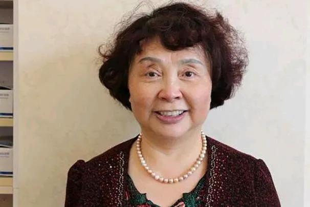 〖盛海琳〗这个名字熟悉吗？她就是早年新闻里，近60岁靠试管生下双包胎女儿的那个人