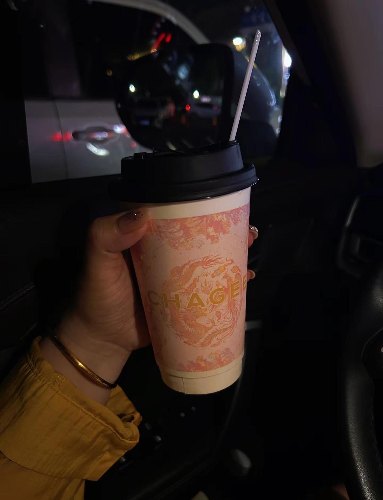 千万不要碰任何上不了台面的东西，包括人。因为背后全是麻烦，人应自觉矜贵，不同圈层