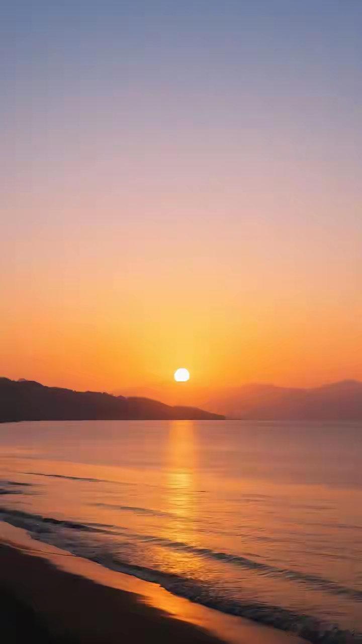 看到它们的走势，A股股民真的想哭！今天收盘了，大盘红的，上证指数收4128点。但