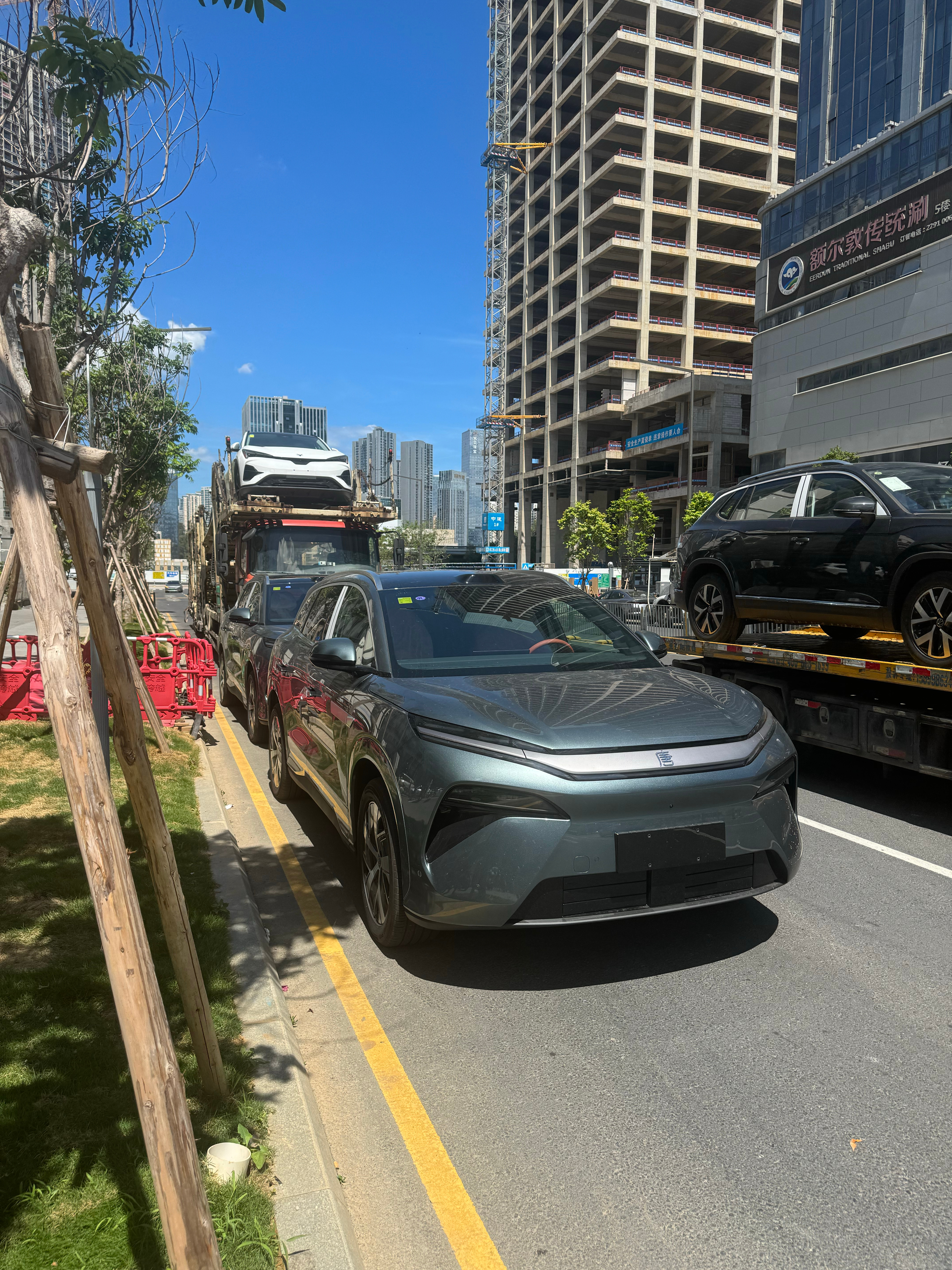 路遇两台比亚迪唐L，这颜值你们觉得怎么样？比亚迪[超话] ​​​