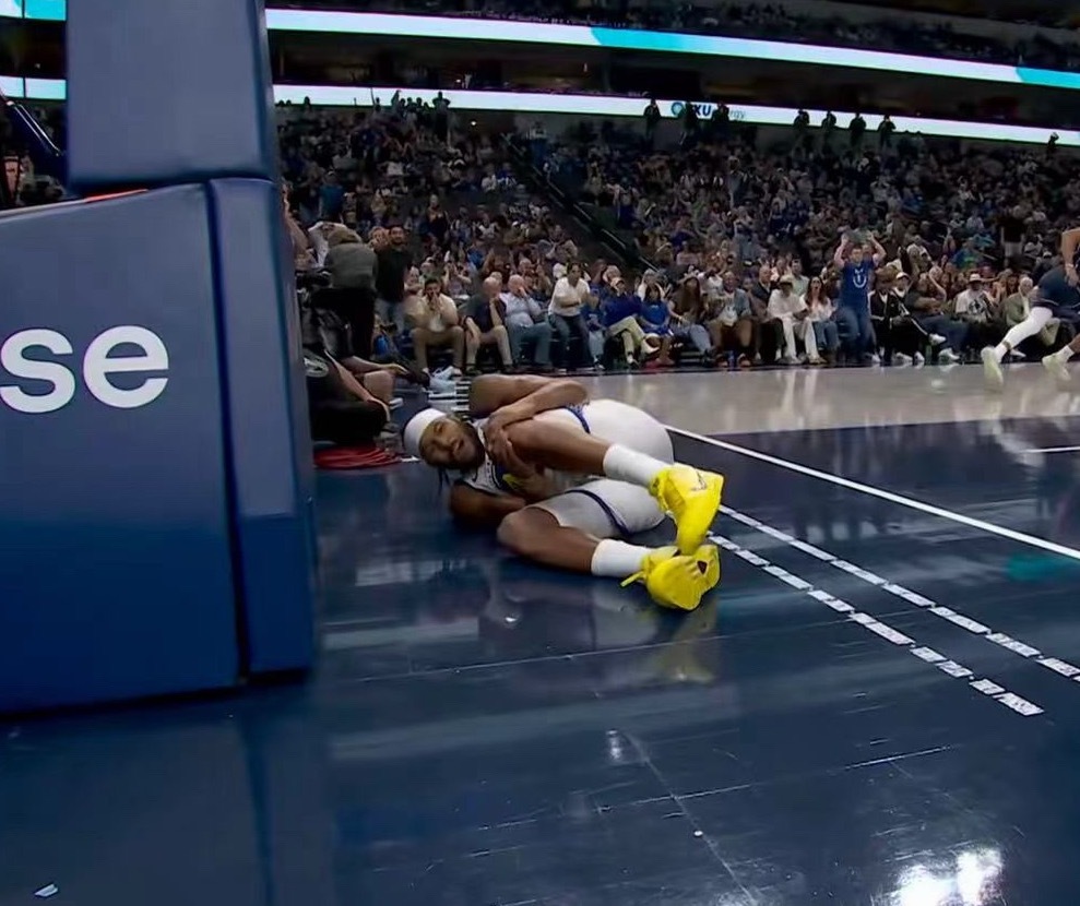 不是….伤病滚粗啊穆迪这膝盖，为他祈祷吧🙏 穆迪膝盖变形 穆迪重伤