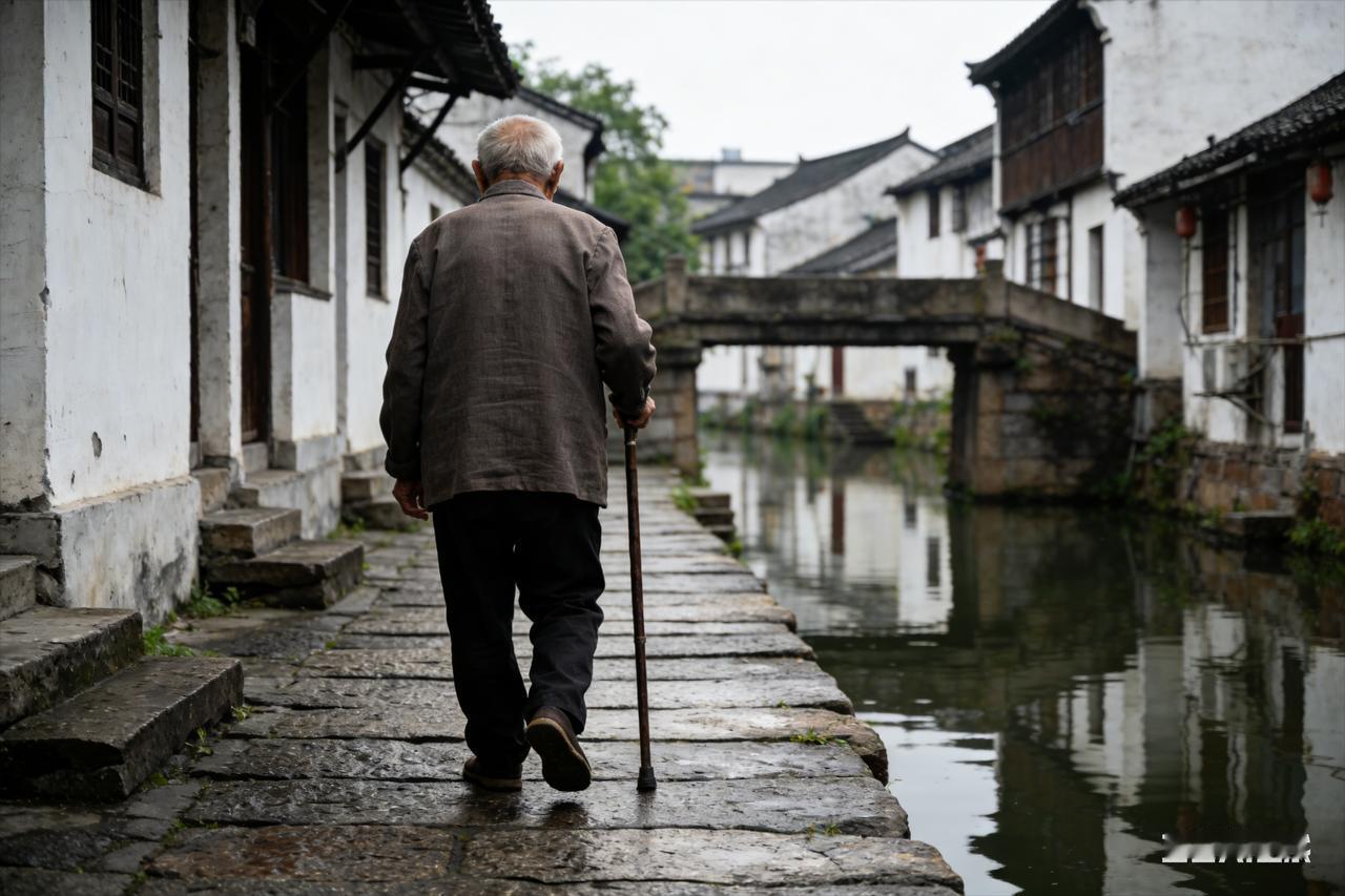 一位66岁独生子女老人特别心酸的话：
自己有退休金，却养不了自己的老。到老了才发