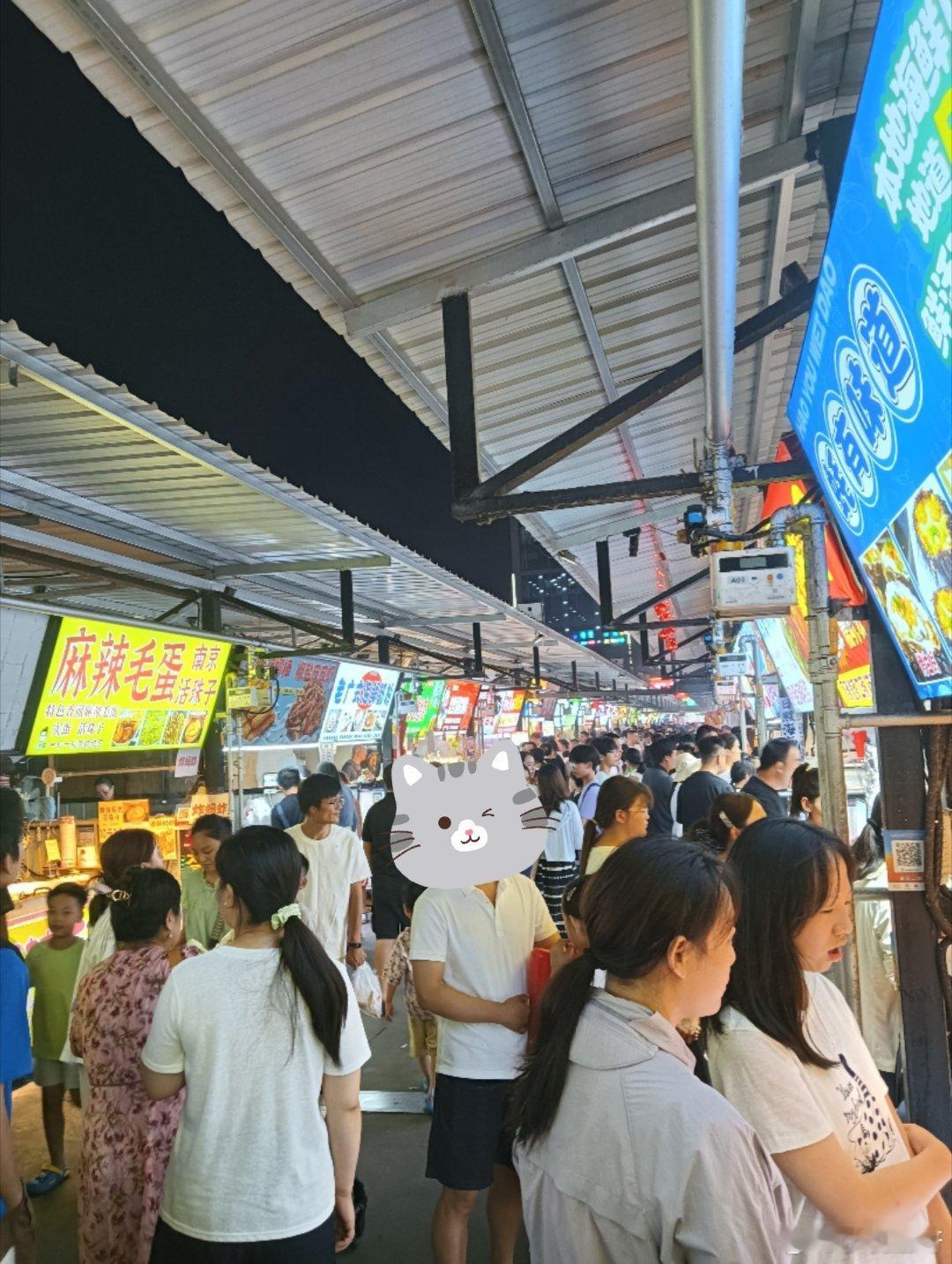 我嘞个乖乖，这么多的人呀！冒个泡