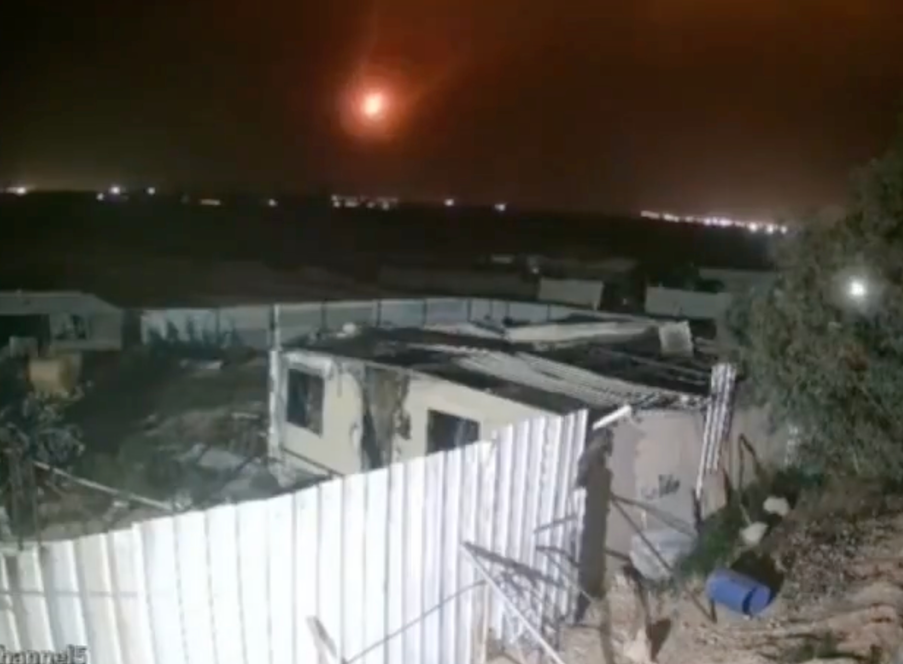 伊朗30枚超重导弹袭击以色列 天降怒火，伊朗的导弹为何拦不住防空防空，十拦九空，