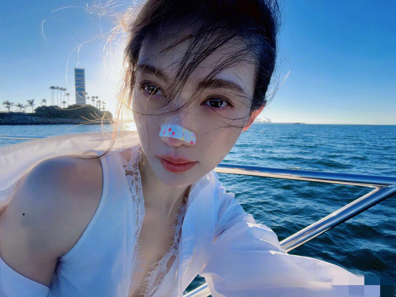 我有预感
金晨不是静心留学了，也不是结婚生娃去了，而是她回不来被默默拉黑了

整