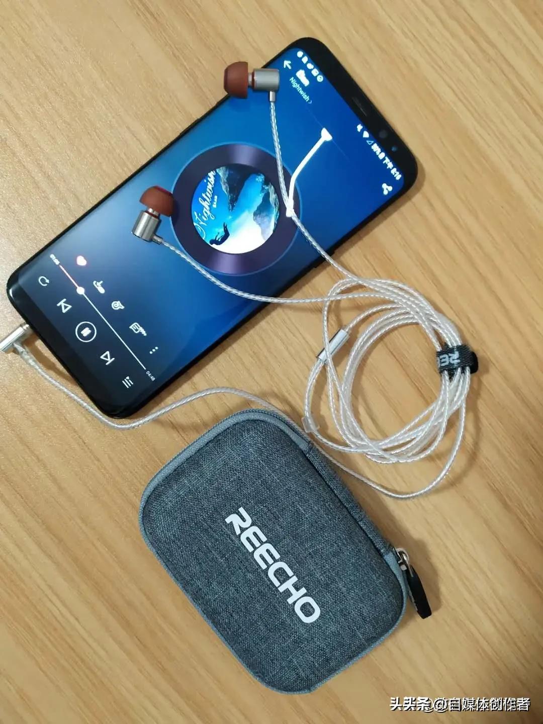 2026顶流单品竟是它！淡出10年的有线耳机，被00后捧成时尚硬通货
 
谁能想