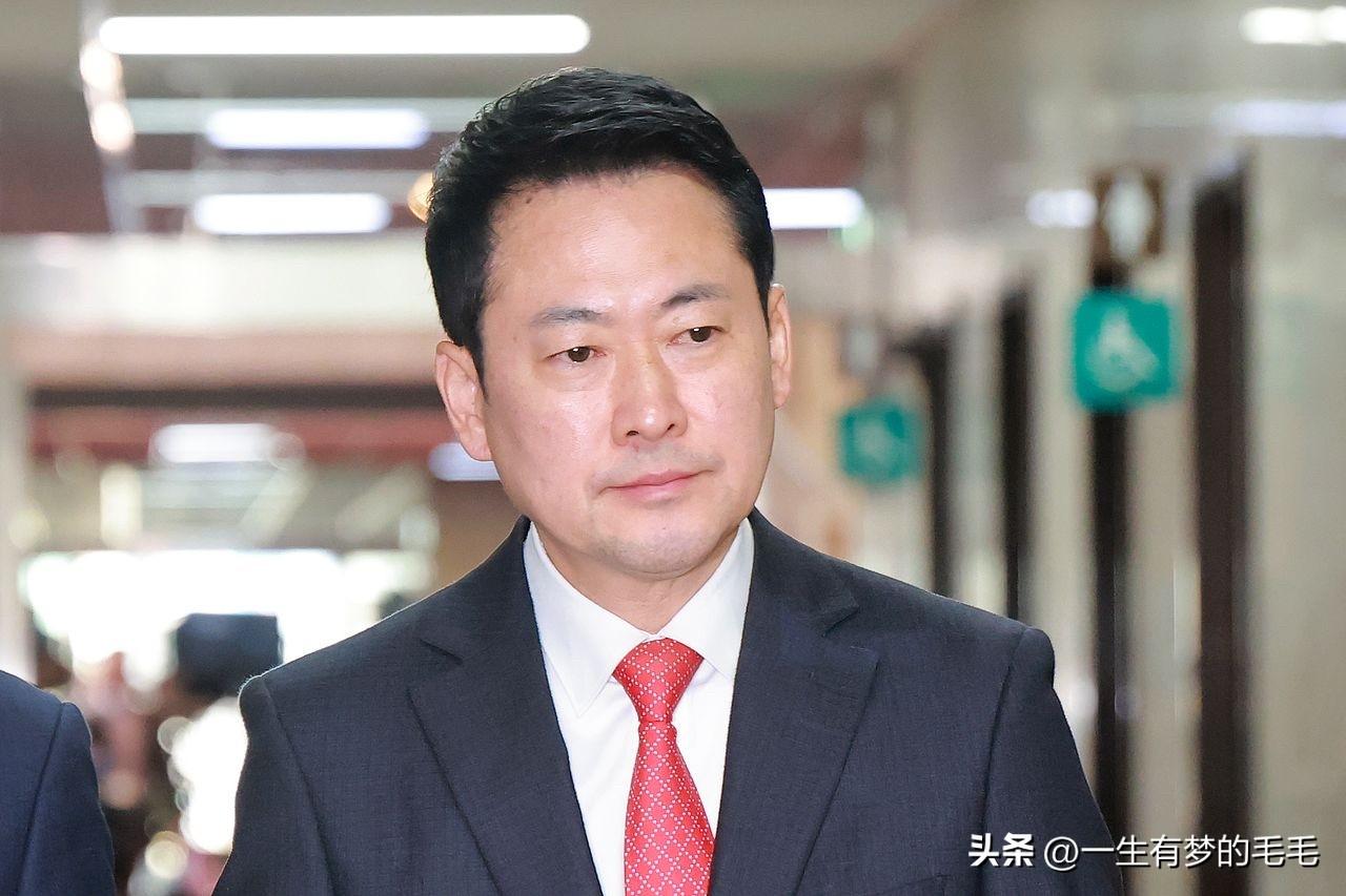 韩国最大在野党国民力量党党首张东赫遭党内地方选举候选人回避，和他合影反而成扣分项