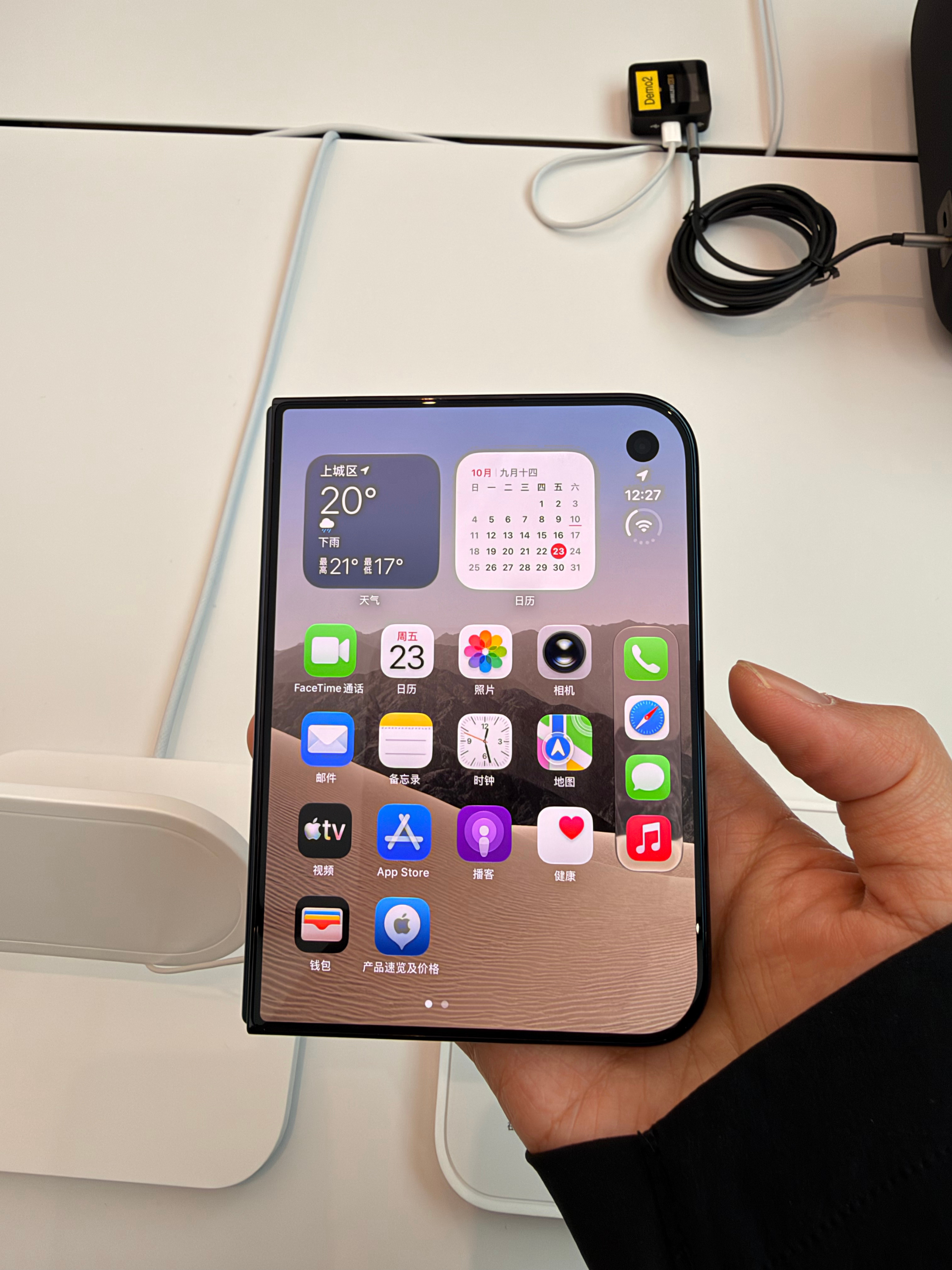 Apple[超话] 杭州万象城Apple Store门口的盛况，收手机的🐂相当