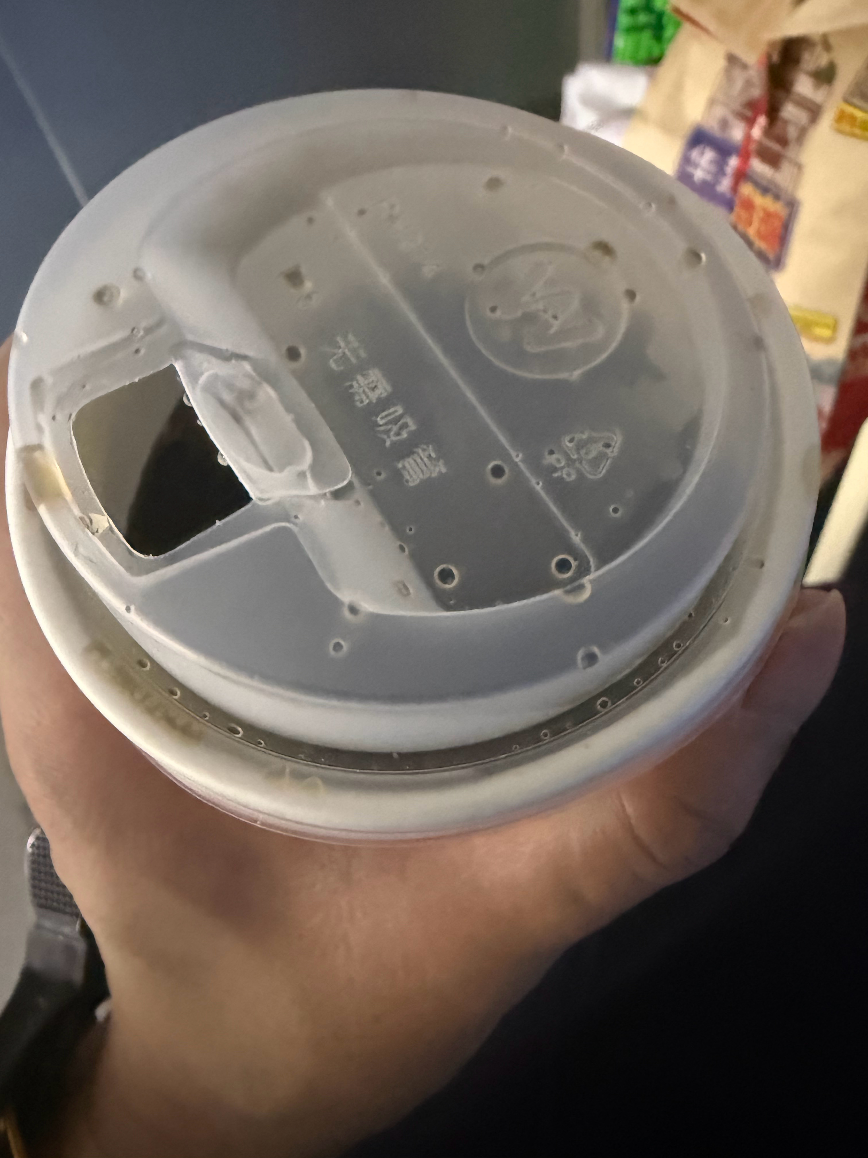 现在很多女的送外卖，今天外卖就一个女生送的，很欣赏她们这种吃苦劲。哪个男人娶到是
