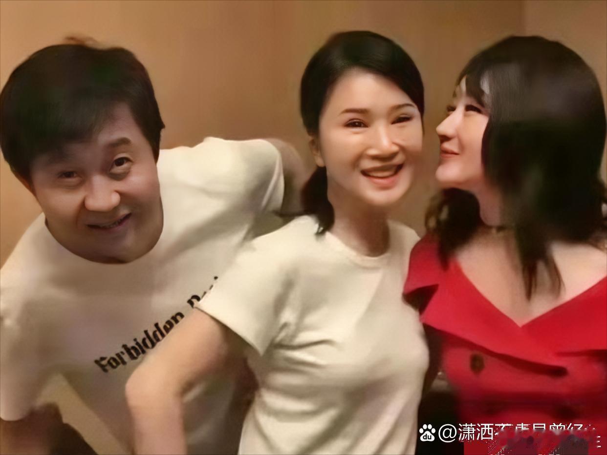 任静和杨钰莹都已50多岁了，两个人看着还是那么年轻漂亮！任静比杨钰莹大3岁，提前