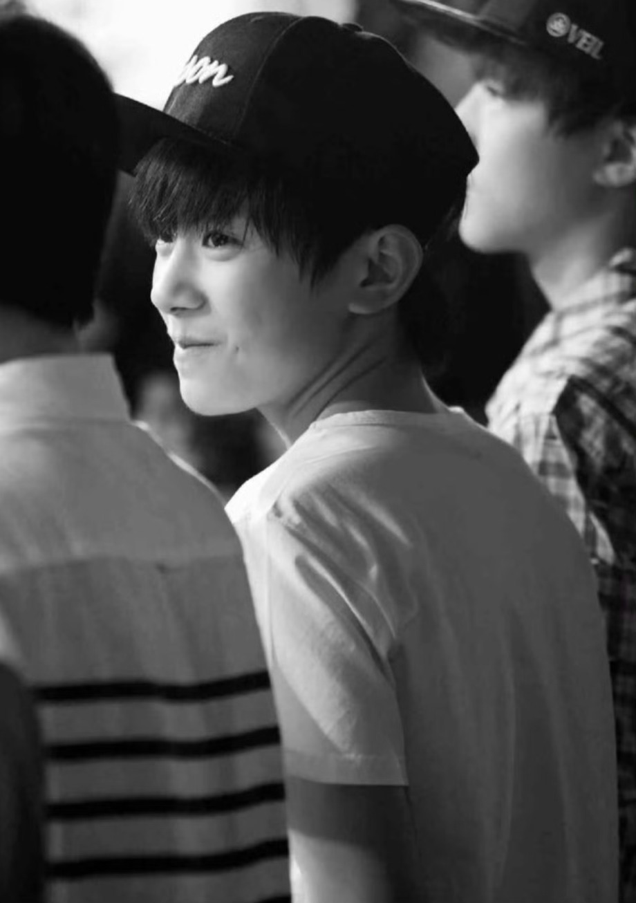 易烊千玺易烊千玺七部电影破10亿 