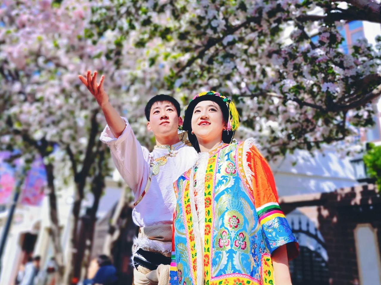 4月7日， “津遇舟曲·共赴簪花”甘南州舟曲县招商引资和文化旅游推介暨特色产品展