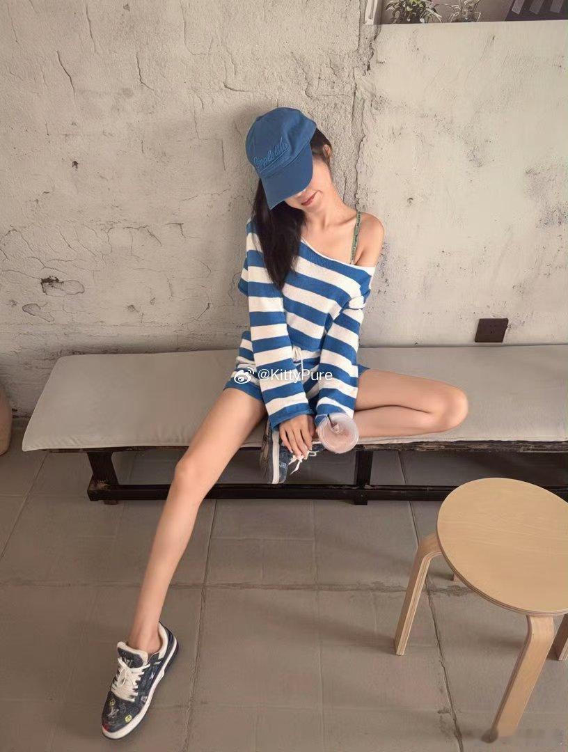 司晓迪回应鹿晗不爱她司晓迪长的清纯没有攻击性，身材又好，很难让人不爱吧 