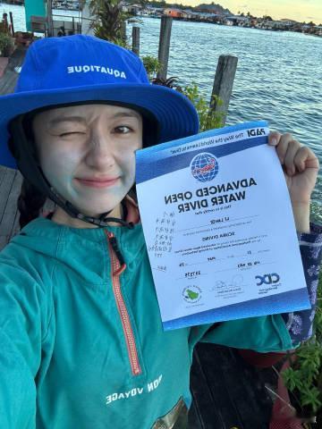 李兰迪拿下进阶潜水证李兰迪拿了AOW潜水证 除了感叹厉害还是感叹厉害，李兰迪真的