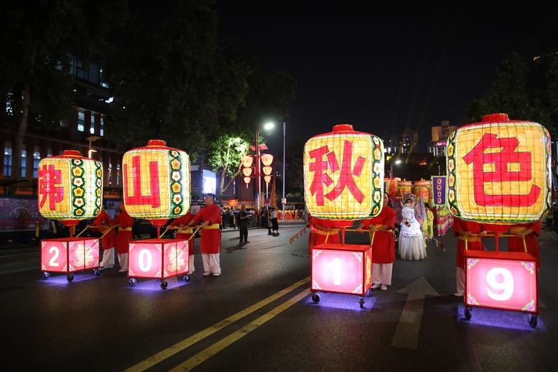 到佛山过大年，真能马上撞好运！最近佛山春节“出片”地图超火，跟着打卡，随手拍就是