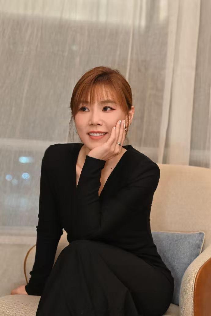 李佳薇最喜欢的天后是蔡依林 不得不说李佳薇的这一份真诚真的非常的打动人心，至少在