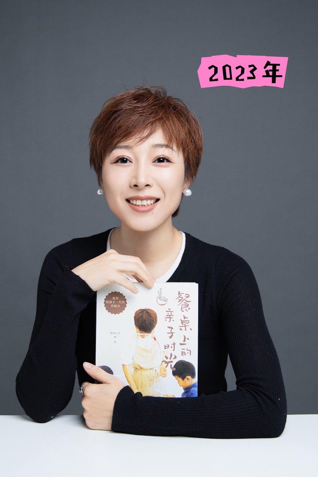 上周去拍了形象照，和两年前对比似乎又瘦了一点。从2019~2023，这4年很少进